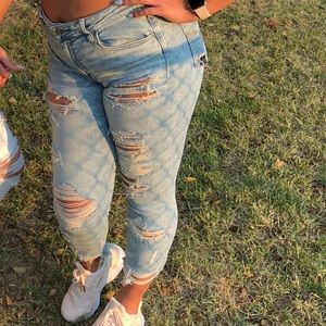 american eagle distressed jeans